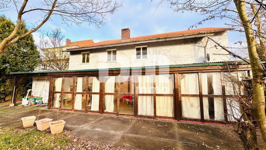 Laden-/Büro-/Lagerkomplex mit 300 m² Nutzfläche auf großem Grundstück und Parkflächen - Rückansicht